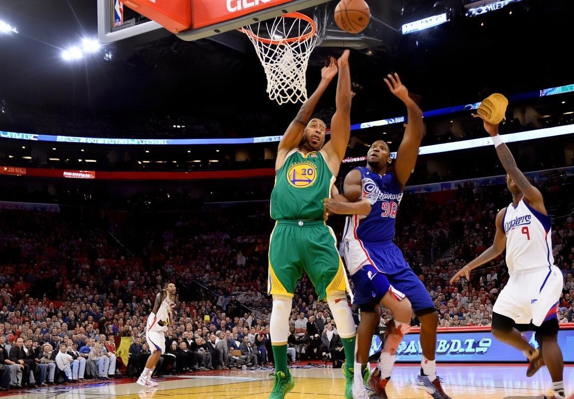 2015-16赛季勇士快船经典对决：塑造现代篮球格局的巅峰之战(图3)